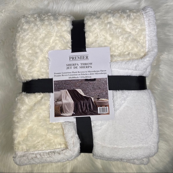 Kate & Co. Other - ✨SALE✨Polar Bear Swirl Micromink Sherpa Throw